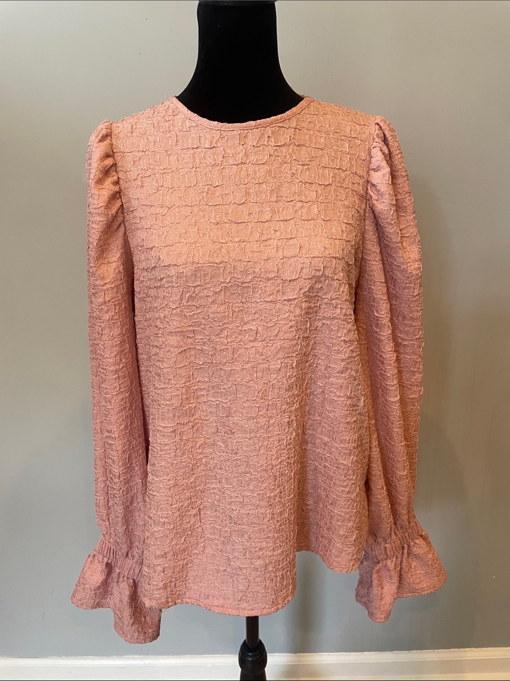 Textured Pink Blouse with Ruffled Cuffs like new small by unit